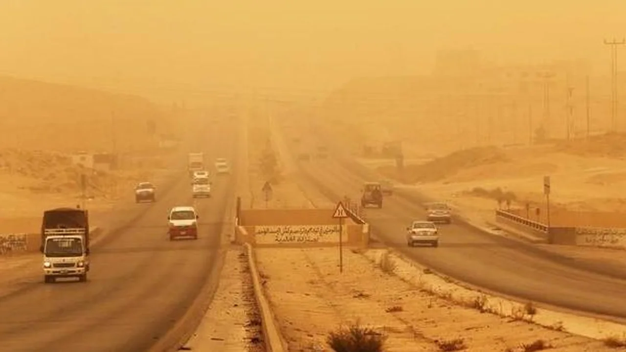 تقلبات جوية مفاجئة.. طقس غير مستقر يضرب عدة محافظات والرياح تشتد بحدة